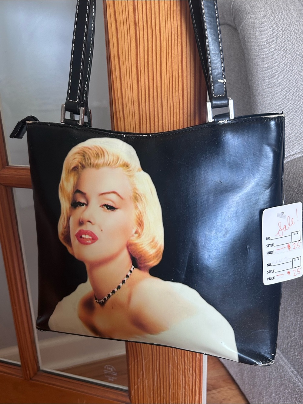 Black Women's Shoulder Bag with Marilyn Monroe Portrait Print